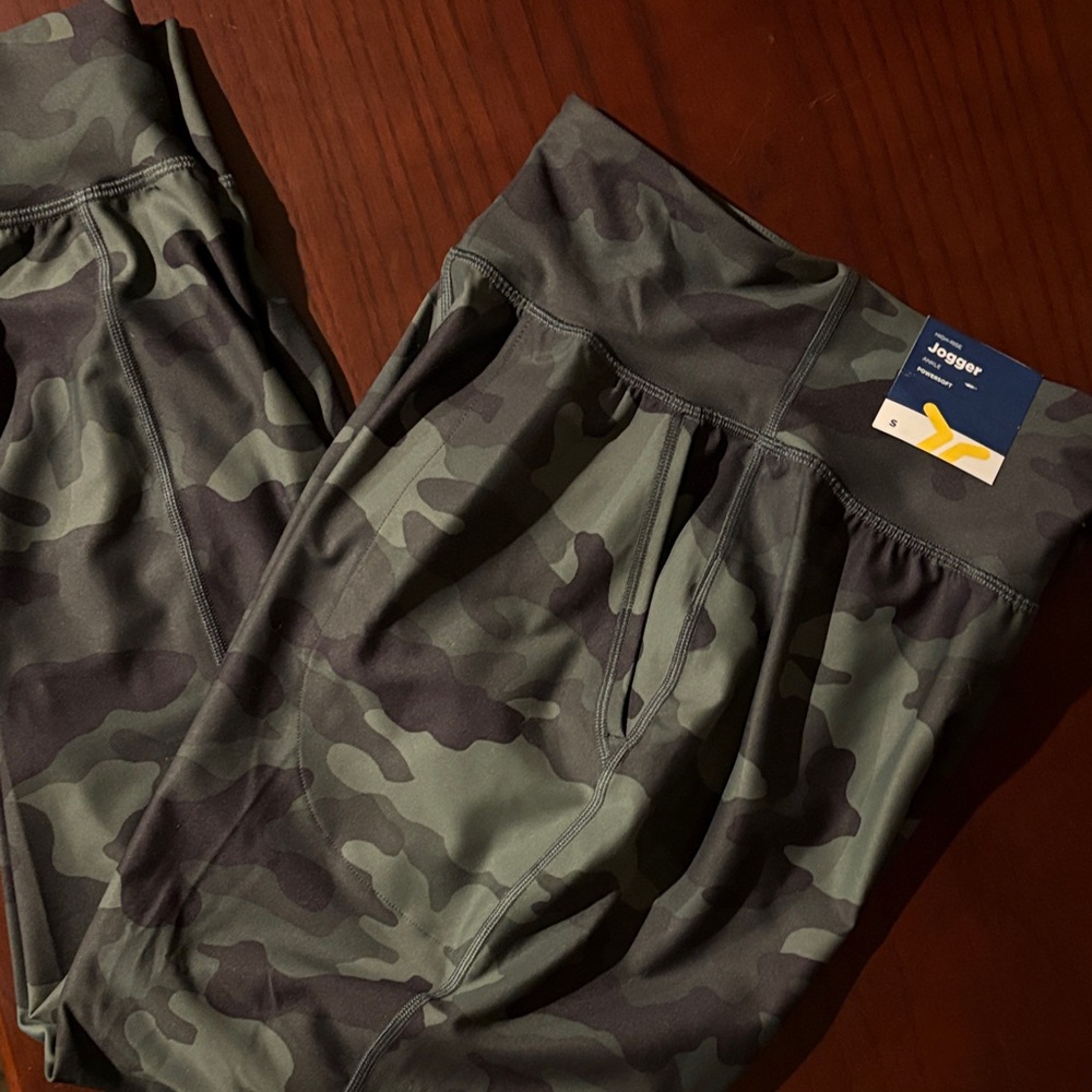 💥NWT💥 Old Navy Camo DriFit Joggers